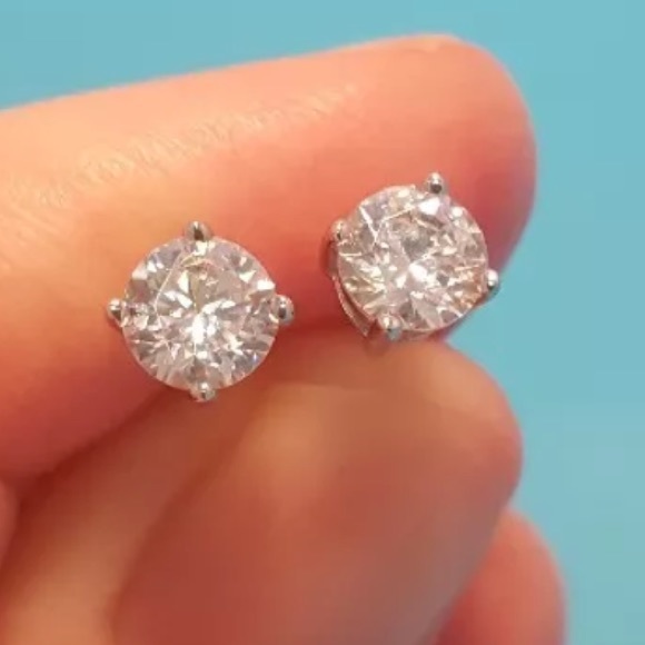 💎.75 Сt in 14k Solid Gold CZ Stud Earrings - Picture 2 of 3